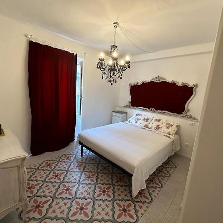 Elegante Stanza Rossa Mottino23 Panzió Lerici Kültér fotó
