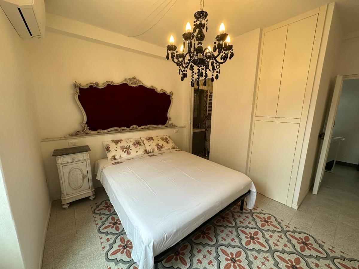 Elegante Stanza Rossa Mottino23 Panzió Lerici Kültér fotó
