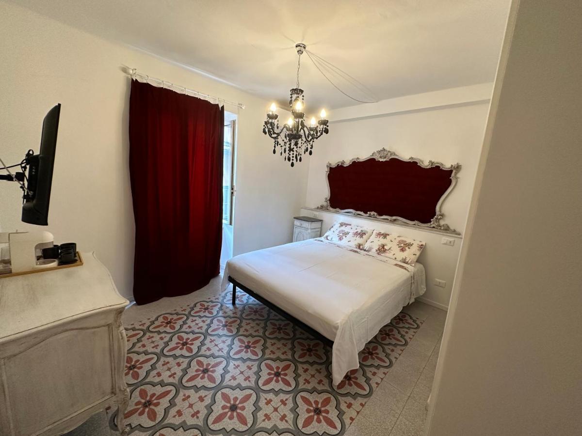Elegante Stanza Rossa Mottino23 Panzió Lerici Kültér fotó